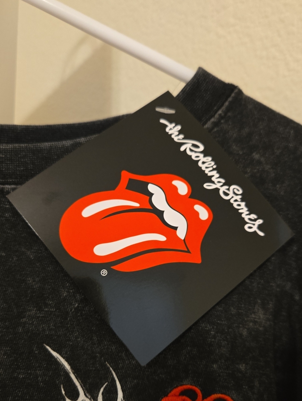 Rolling Stones Black Short-Sleeve Tee with Red Tongue Graphic  Unisex Size L NWT - Picture 4 of 4
